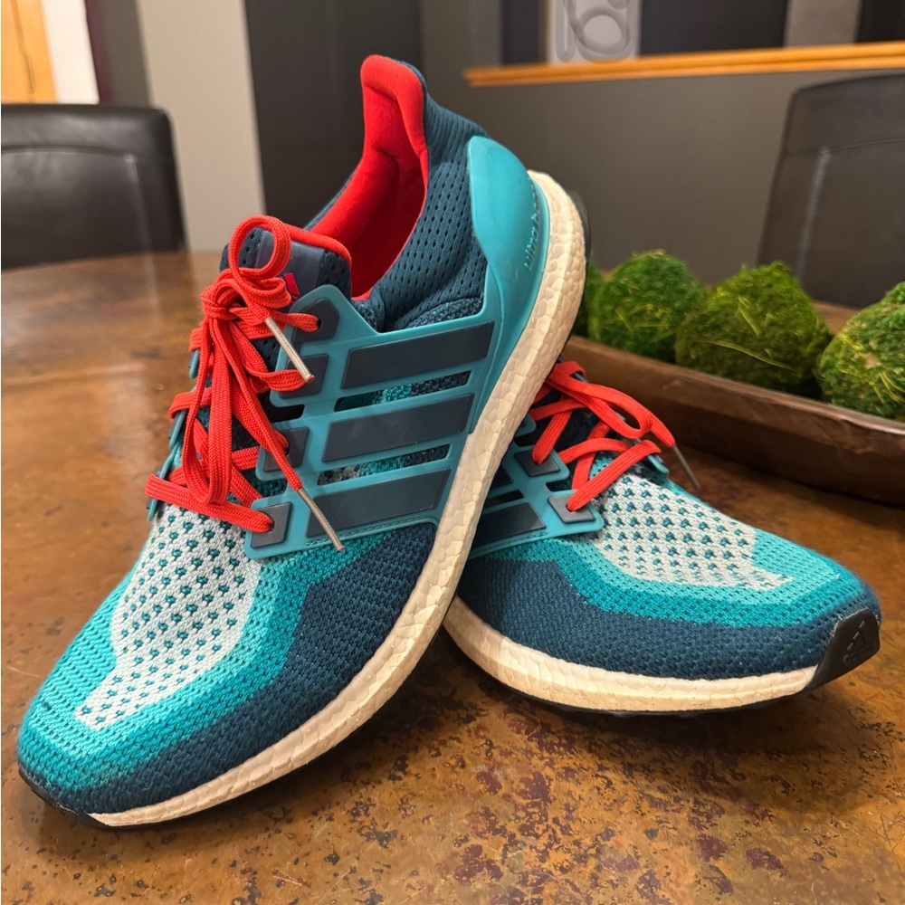 Adidas Ultraboost men’s size 11.5 Teal and Red Running Shoes. Good shape